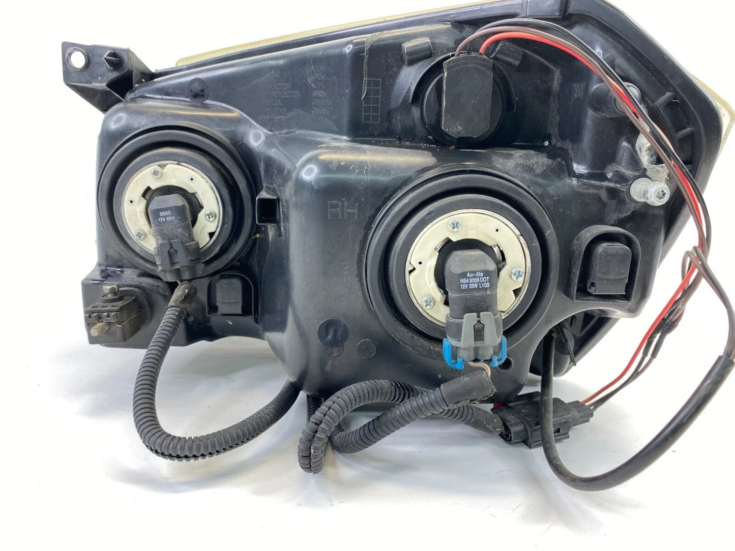 2005-2007 DODGE MAGNUM FRONT RIGHT PASSENGER SIDE HEADLIGHT HEADLAMP ASEMBLY OEM