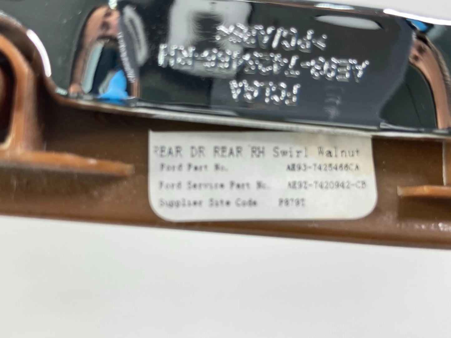 2010-2012 LINCOLN MKT REAR RIGHT INTERIOR DOOR TRIM PANEL MOLDING AE937425466