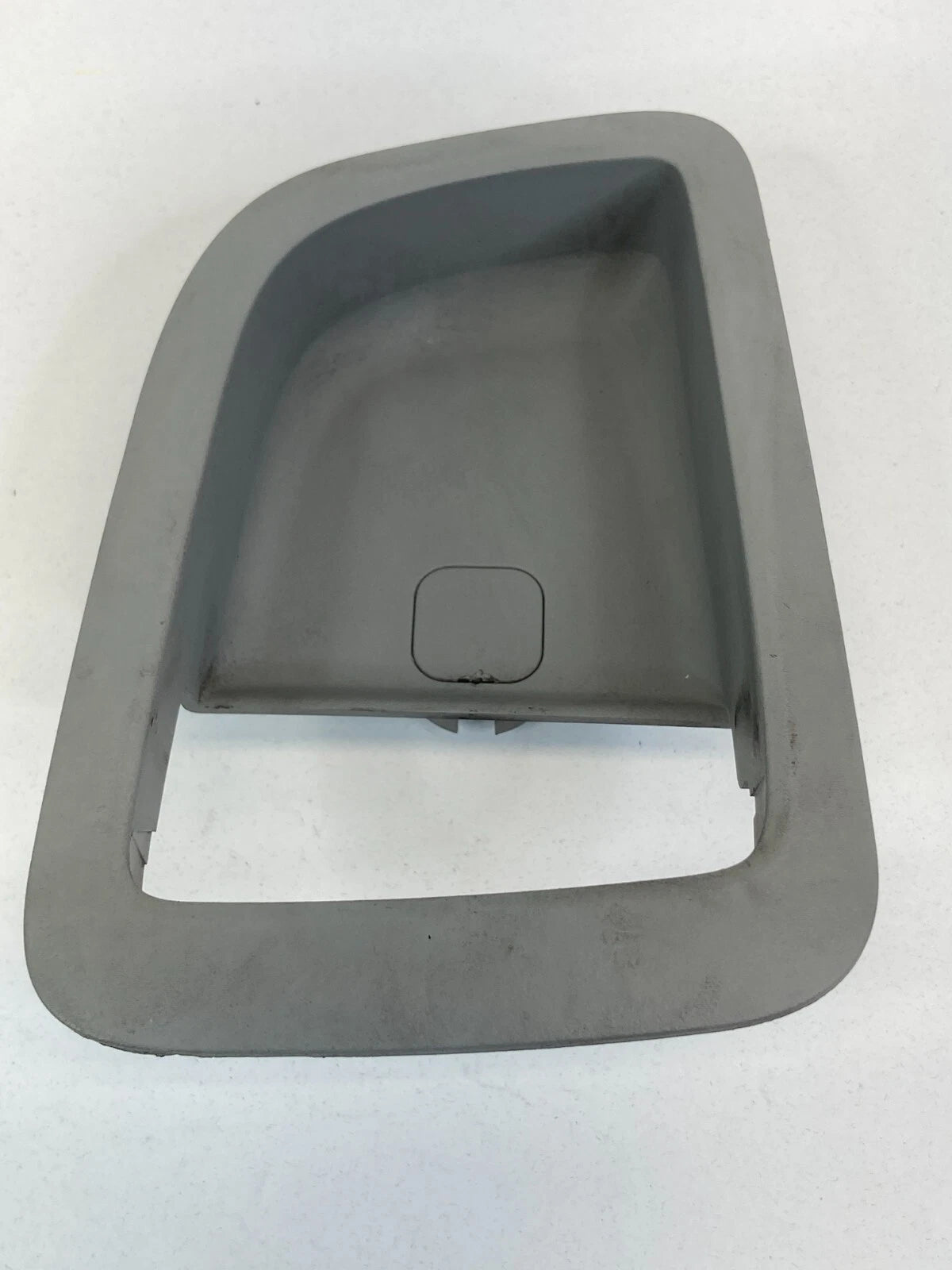 2004-2009 KIA SPECTRA EX SEDAN REAR RIGHT SIDE DOOR HANDLE BEZEL TRIM 836212F000