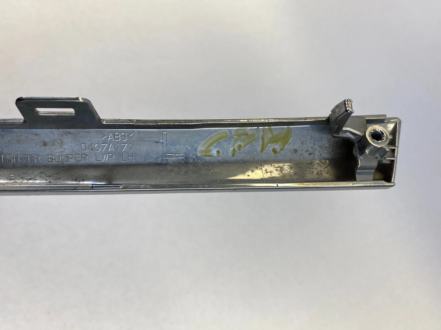 2016-2019 MITSUBISHI OUTLANDER SPORT FRONT LEFT LOWER BUMPER MOLDING GARNISH OEM