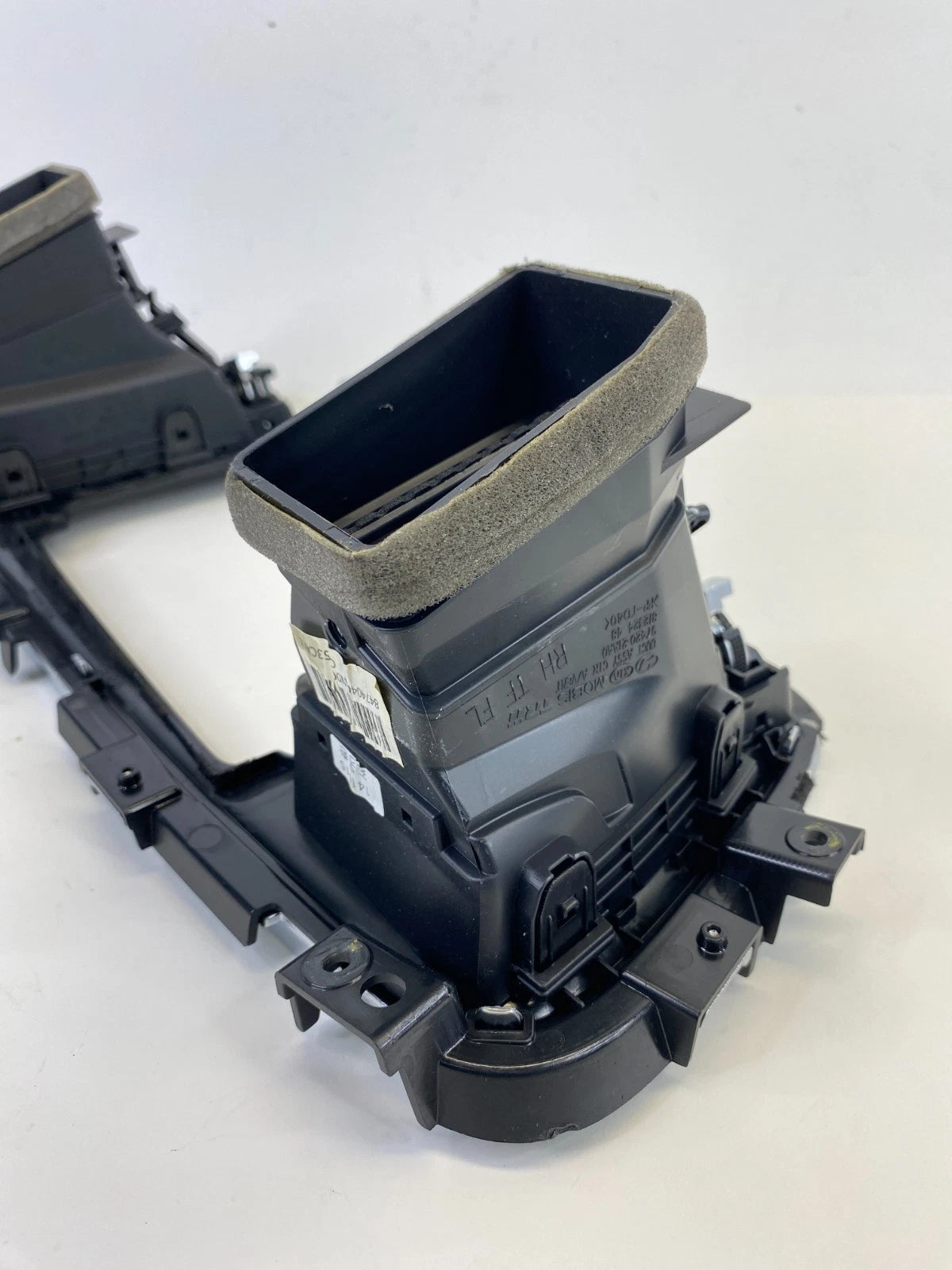 2014-2016 KIA OPTIMA CENTER DASH RADIO BEZEL AIR VENT OUTLET DUCT 97410-2TAA0