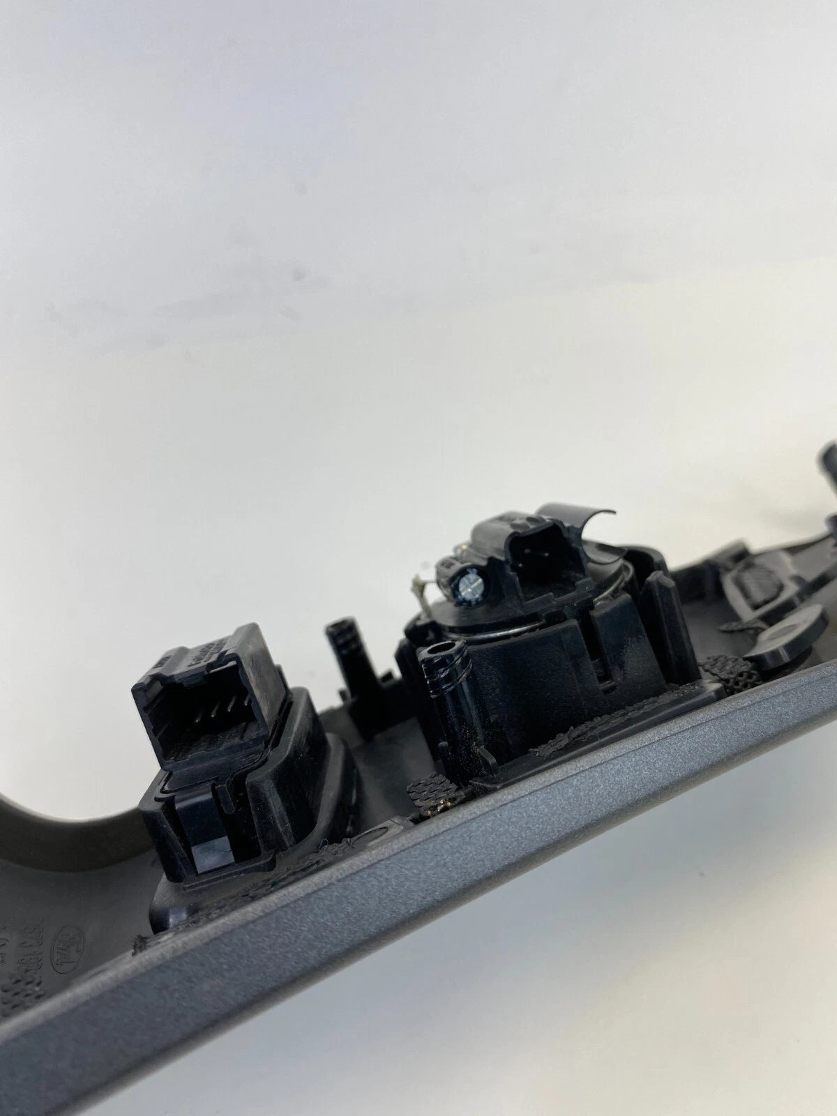 2013-2016 FORD FUSION FRONT RIGHT INTERIOR DOOR HANDLE & LOCK SWITCH W/ TWEETER