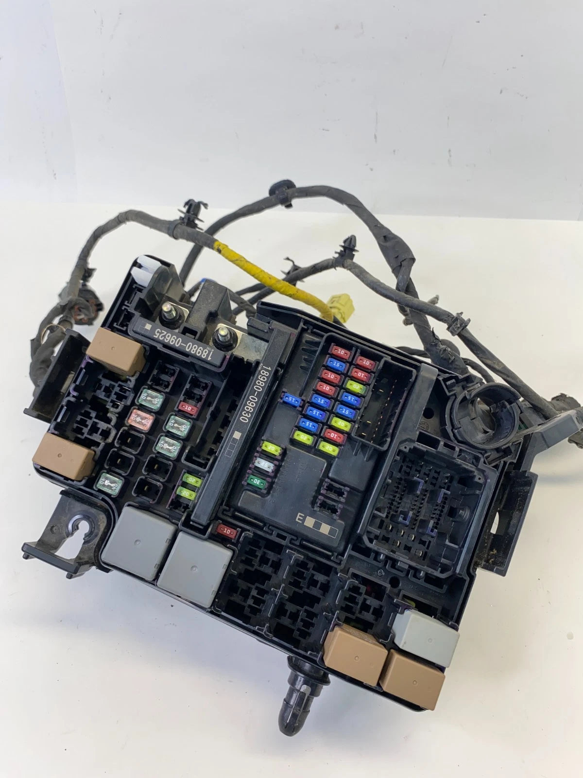 2017 HYUNDAI ELANTRA 2.0 L4 A/T ENGINE COMPARTMENT FUSE RELAY BOX 91956-F2021