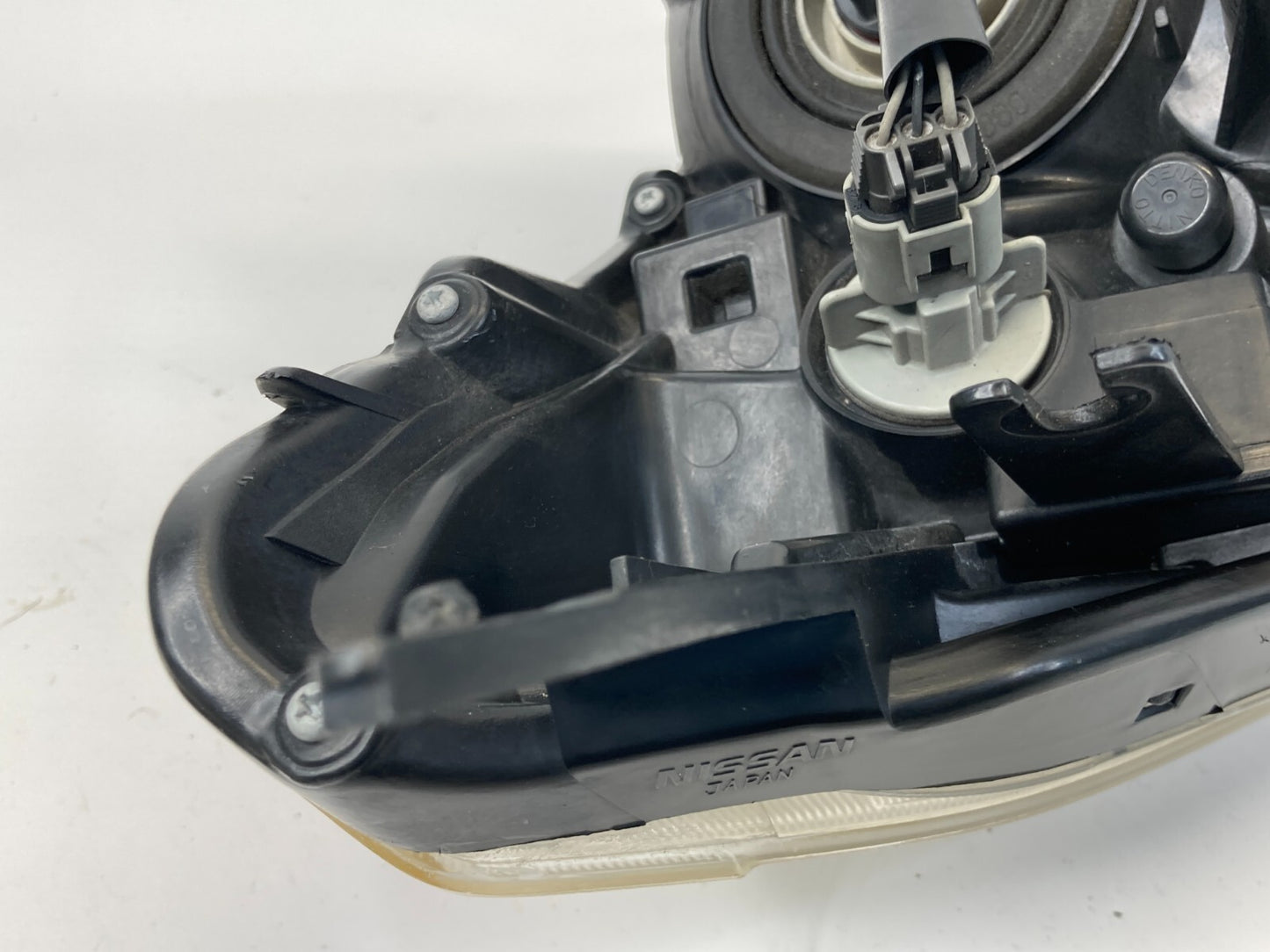 2008-2013 Nissan Rogue Front Right Passenger Headlight Light Headlamp Lamp OEM