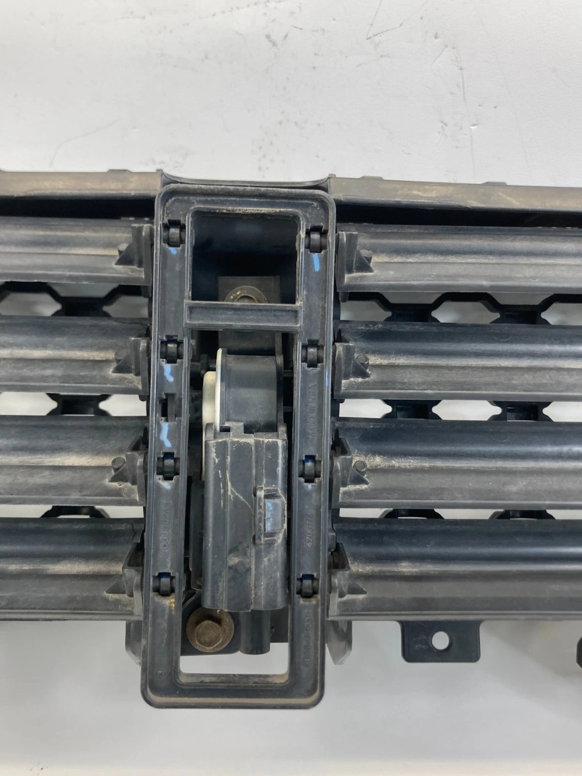 2013-2016 DODGE DART FRONT LOWER BUMPER ACTIVE GRILLE SHUTTER 68140950AB OEM