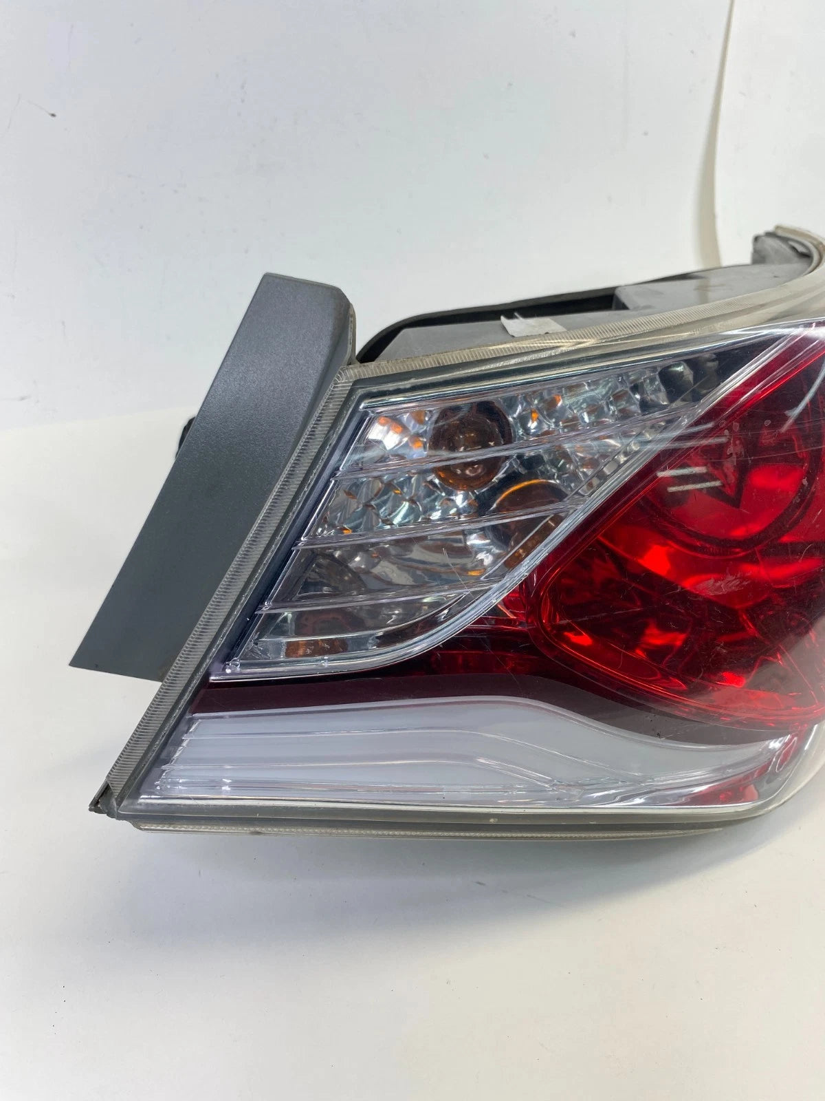 2011-2015 HYUNDAI SONATA RIGHT PASSENGER SIDE OUTER TAIL LIGHT OEM 92402-3Q000