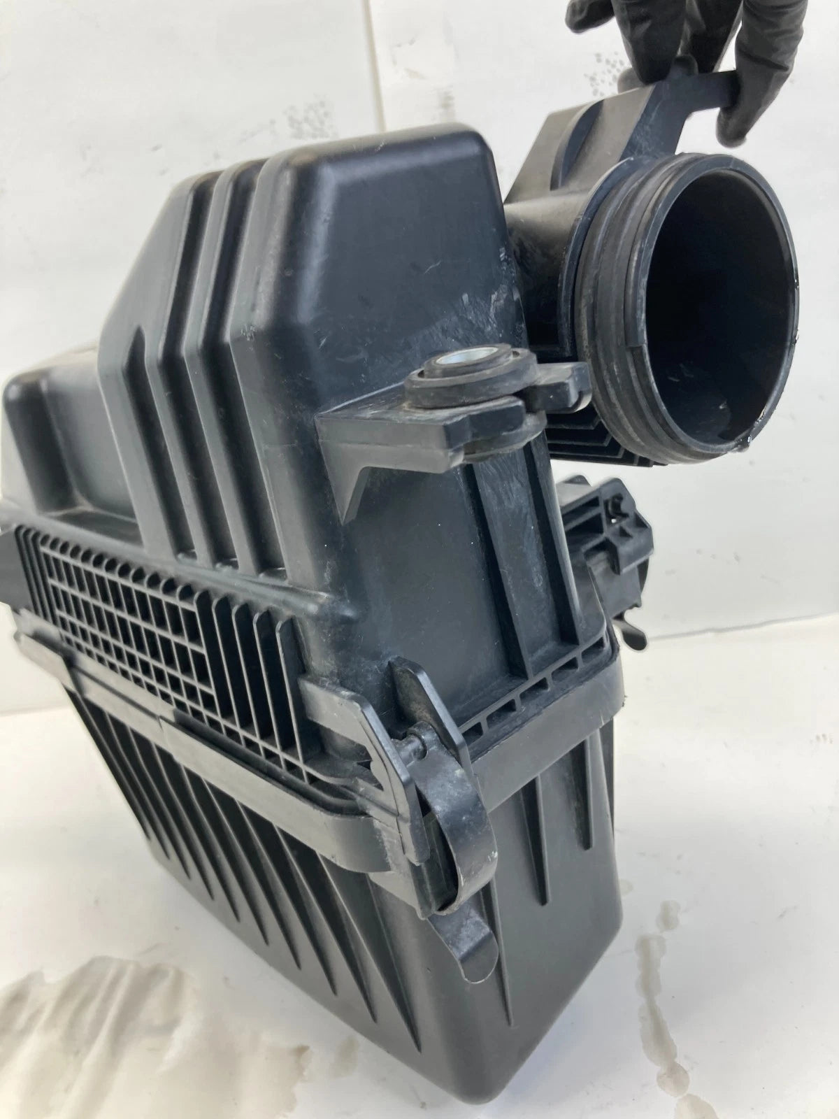 2016 2017 Kia Rio 1.6L Air Intake Cleaner Box Filter Housing Assy 28110-1W170