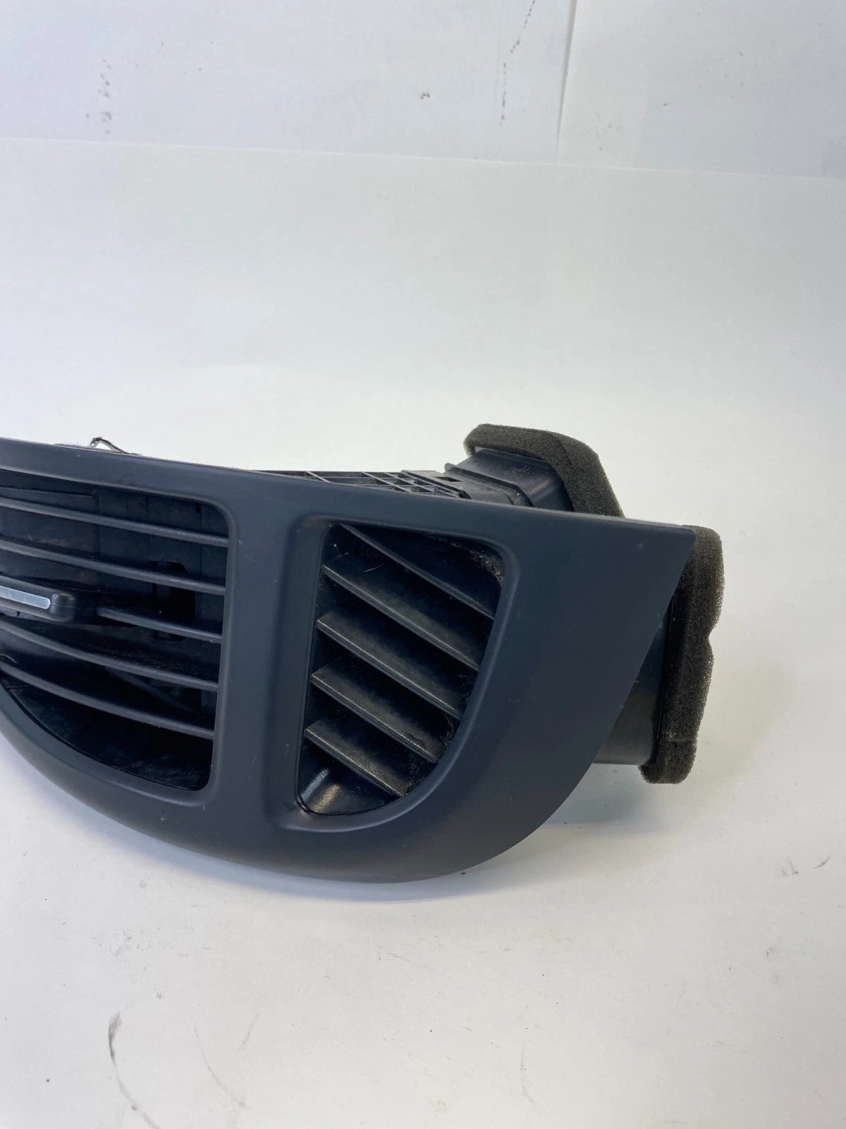 2010-2013 KIA FORTE FRONT RIGHT PASSENGER SIDE DASH OUTER AIR VENT GRILLE OEM