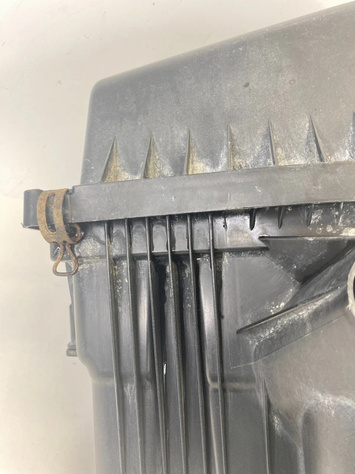 2005-2010 JEEP GRAND CHEROKEE 5.7L V8 A/T AIR INTAKE CLEANER FILTER BOX ASSY