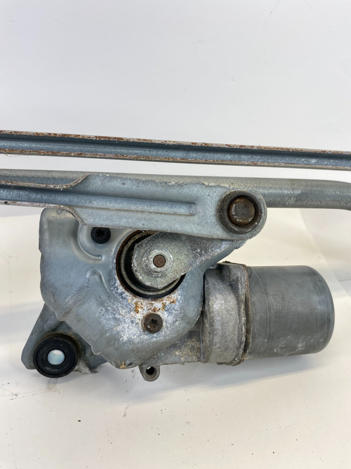 2007-2014 GMC Yukon Front Windshield Wiper Motor w/ Linkage 15846942 OEM