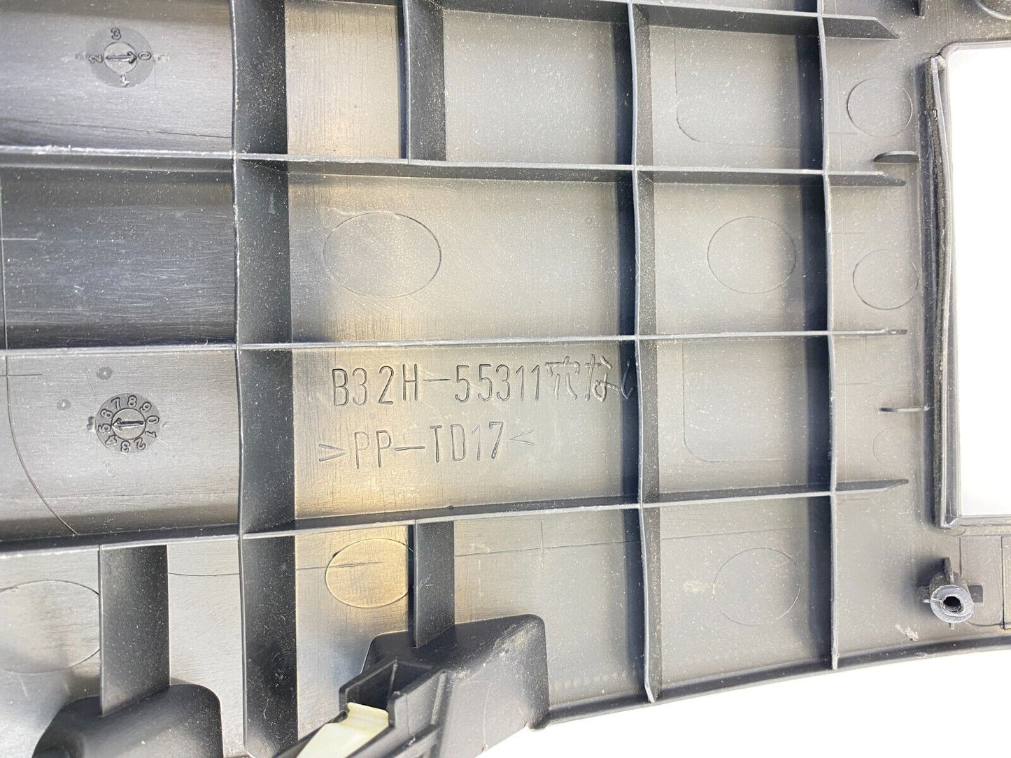 2004-2009 Mazda 3 Center Dash A/C Air Vent Grille Cover Trim Bezel BP4K-55311