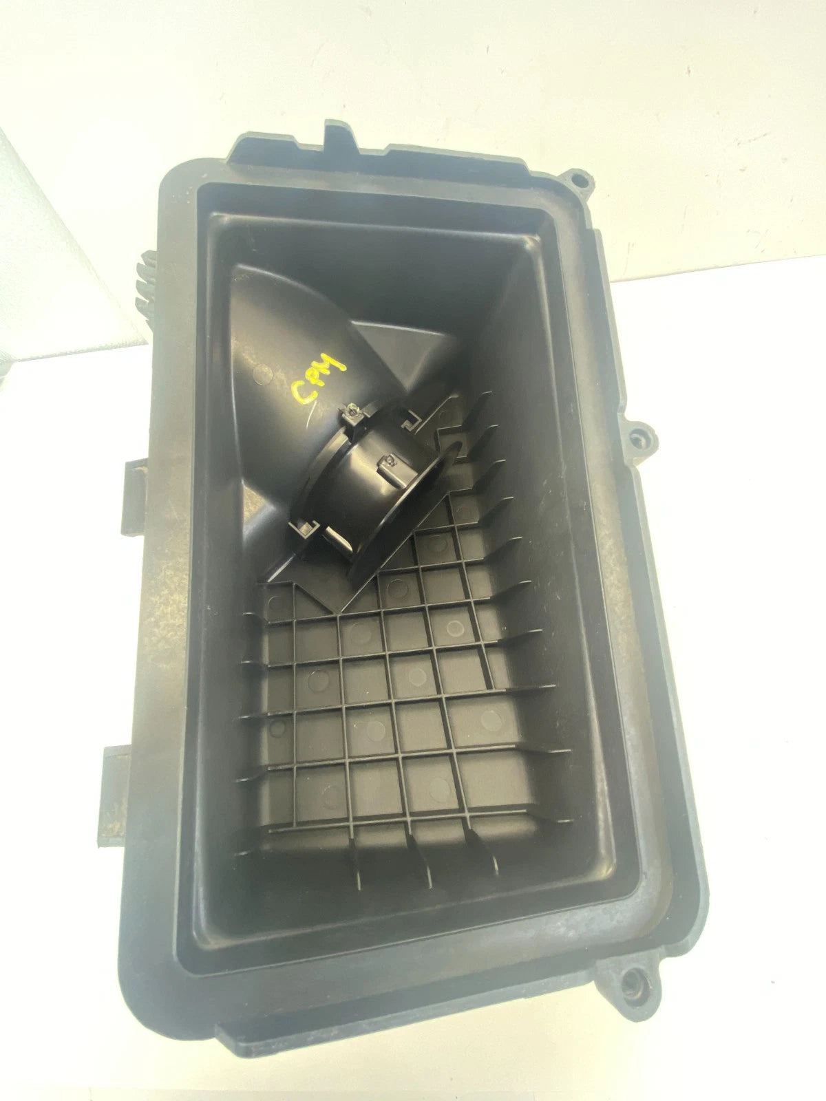 2015 2016 2017 CHRYSLER 200 2.4L AIR INTAKE CLEANER BOX COVER LID UPPER OEM