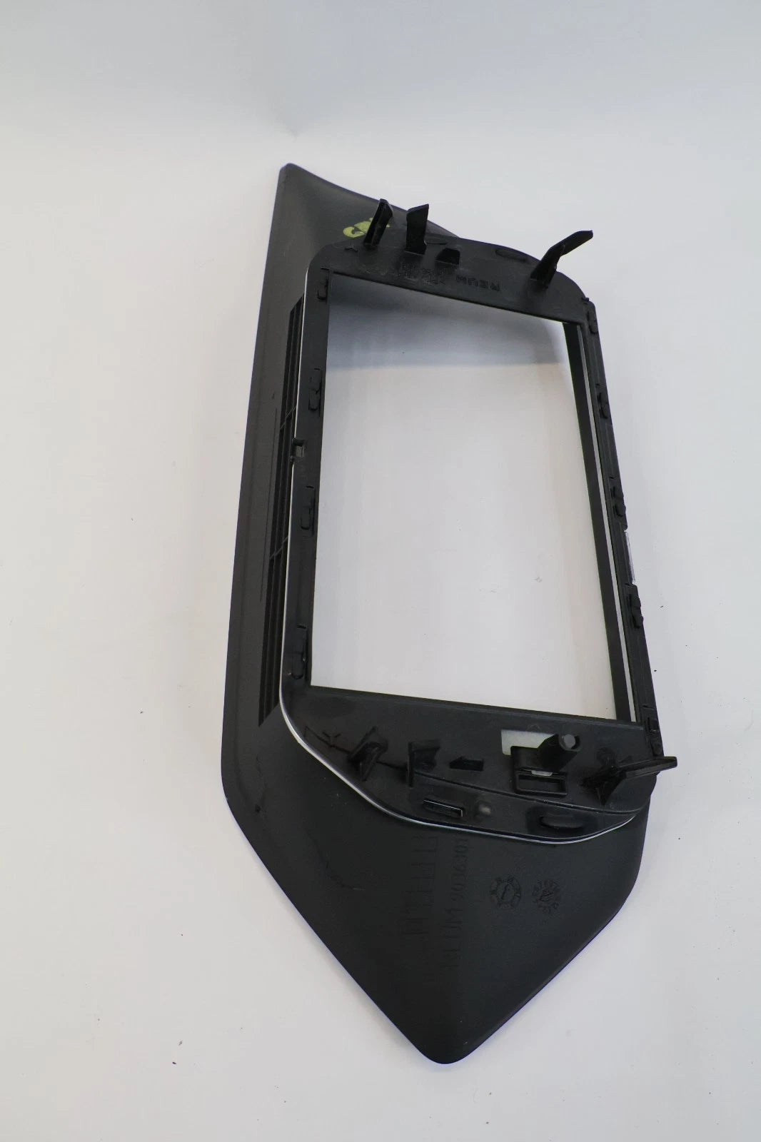2014-2016 MERCEDES-BENZ E350 NAVIGATION RADIO DISPLAY MONITOR SCREEN BEZEL OEM