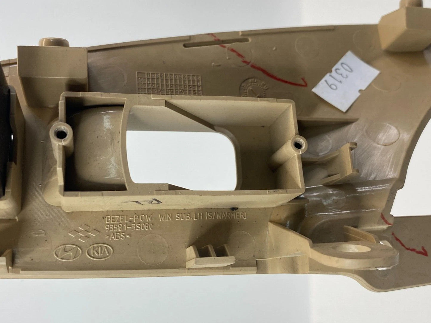 11-14 HYUNDAI SONATA REAR LEFT HEATED SEAT SWITCH W/ BEZEL DOOR TRIM 93581-3S080