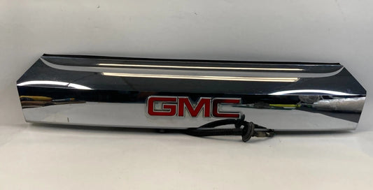 2010-2015 GMC TERRAIN TAILGATE LIFTGATE TRIM GARNISH MOLDING BEZEL W/ CAMERA