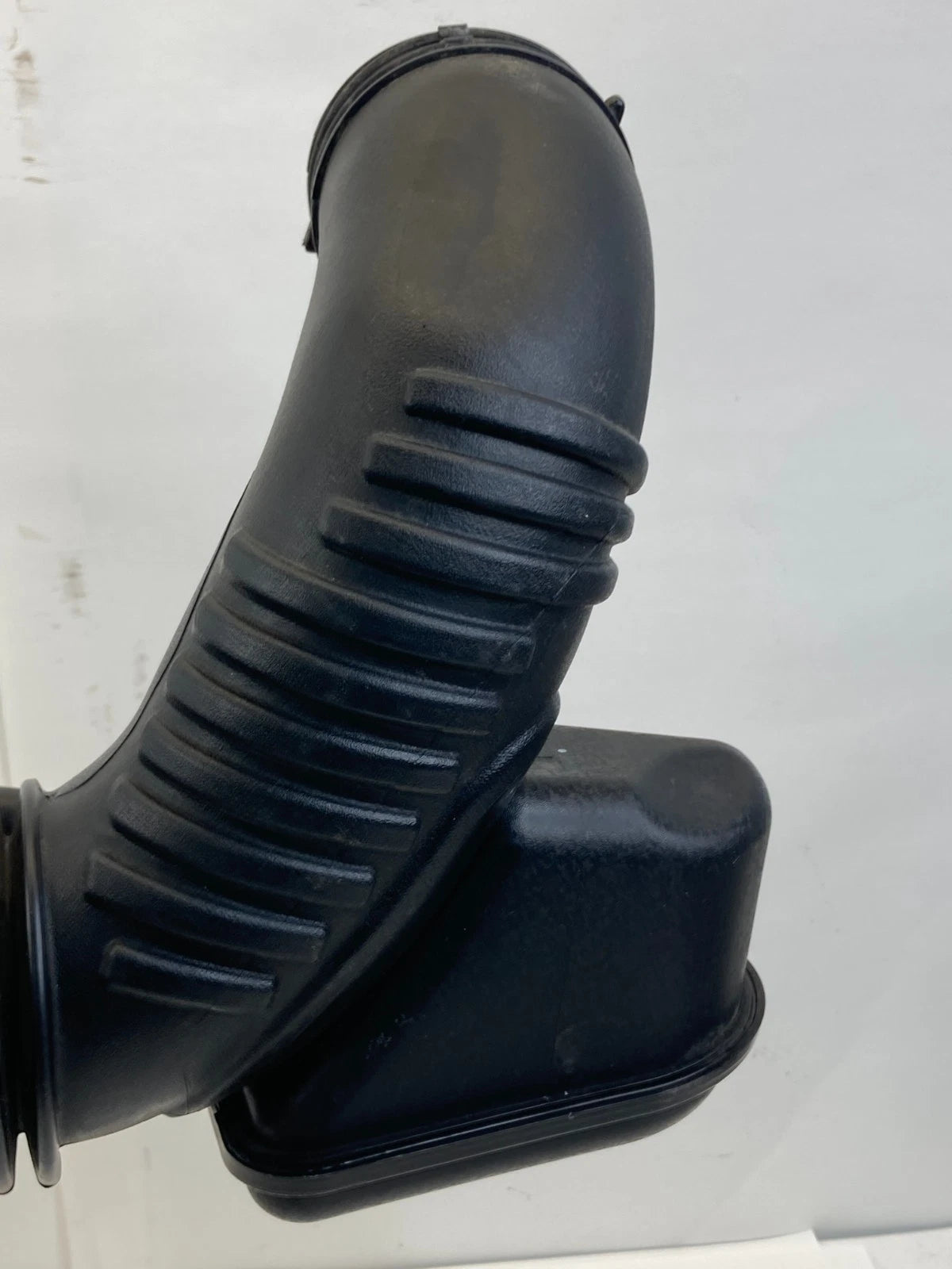 2011-2015 HYUNDAI SONATA HYBRID 2.4L AIR CLEANER INTAKE TUBE HOSE OEM 281304R200