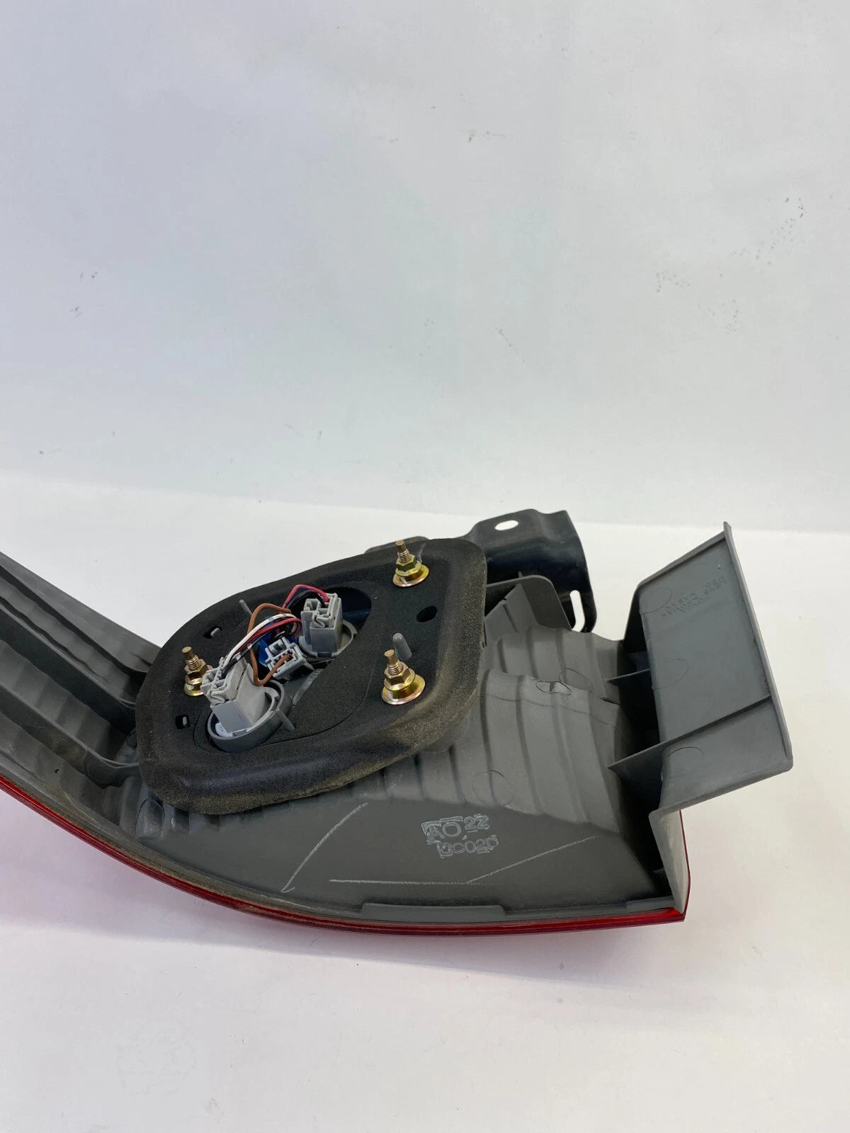 2003-2004 HONDA ACCORD SEDAN REAR LEFT DRIVER SIDE OUTER TAIL LIGHT LAMP OEM