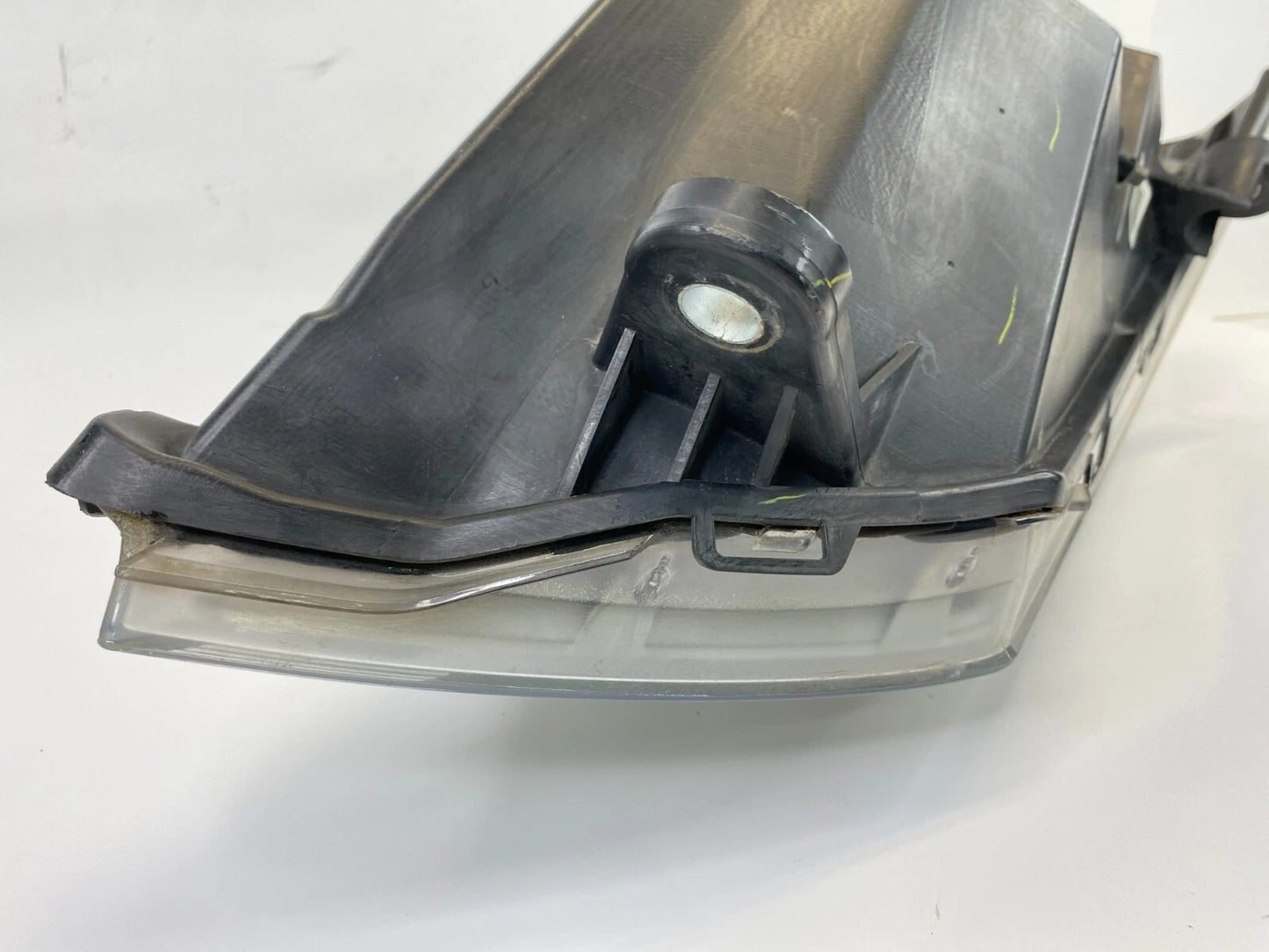2009-2014 VOLKSWAGEN ROUTAN FRONT LEFT DRIVER HEADLIGHT HEADLAMP OEM 05113439A