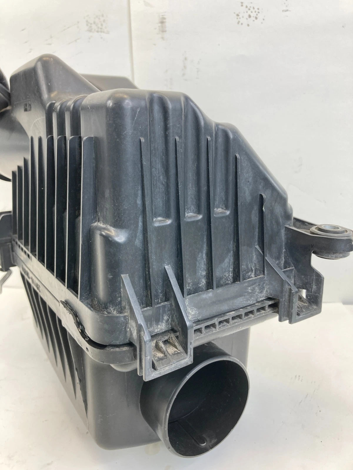 2012-2017 KIA RIO 1.6L AIR INTAKE CLEANER BOX FILTER HOUSING ASSY OEM 281101W170