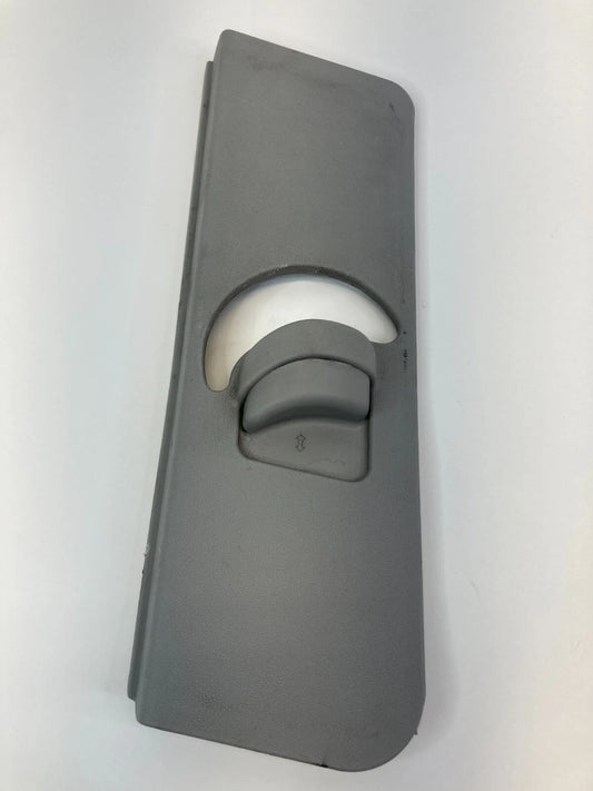 06-11 HYUNDAI ACCENT SEDAN FRONT LEFT SEAT BELT ADJUSTER COVER 85833-1E100 OEM