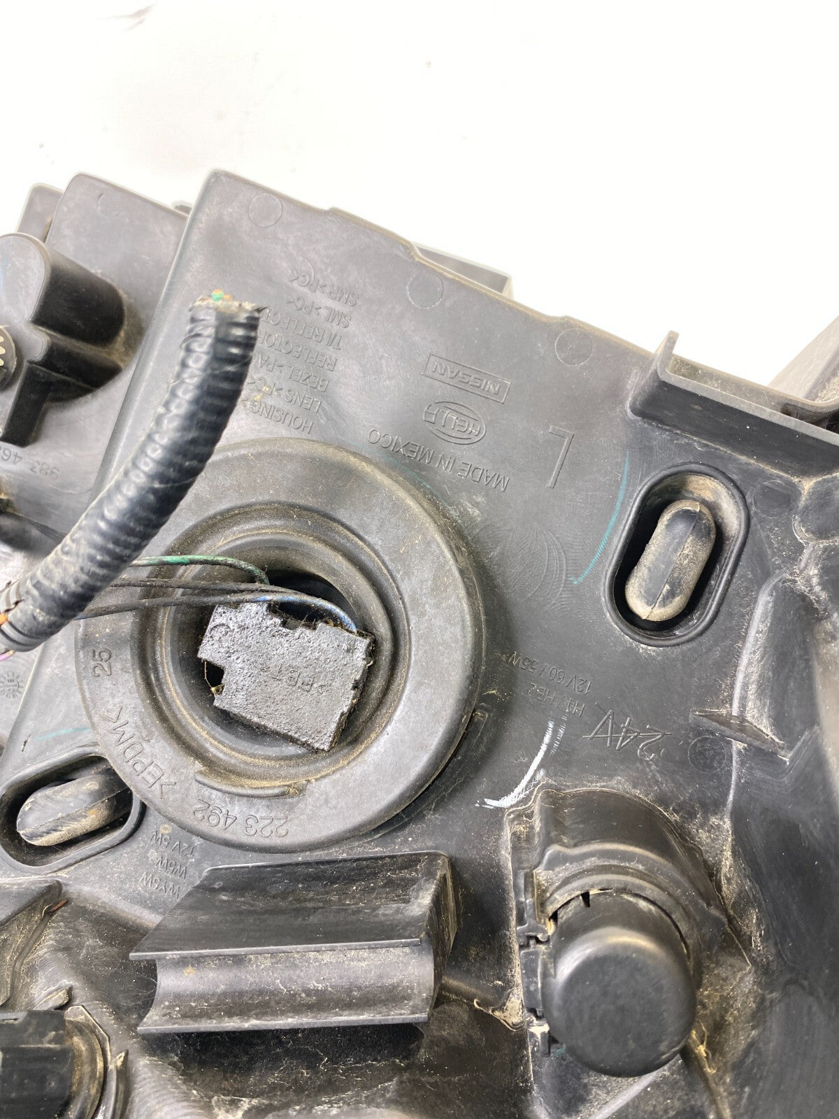 2008-2012 Nissan Versa HATCHBACK Front Left Driver Headlight Headlamp Halogen