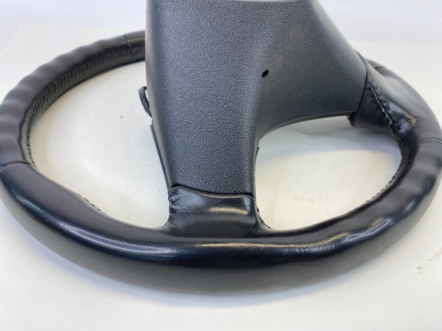 2006 2007 Saturn Vue Steering Wheel W/ Cruise Controls Switches 15292683 OEM