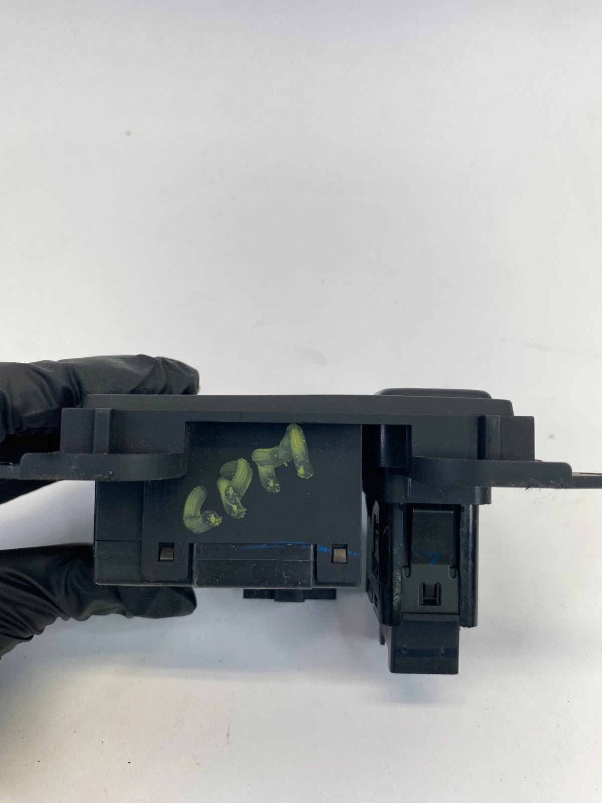 1999-2004 HONDA ODYSSEY CENTER DASH DIGITAL CLOCK & HAZARD SWITCH W BEZEL OEM