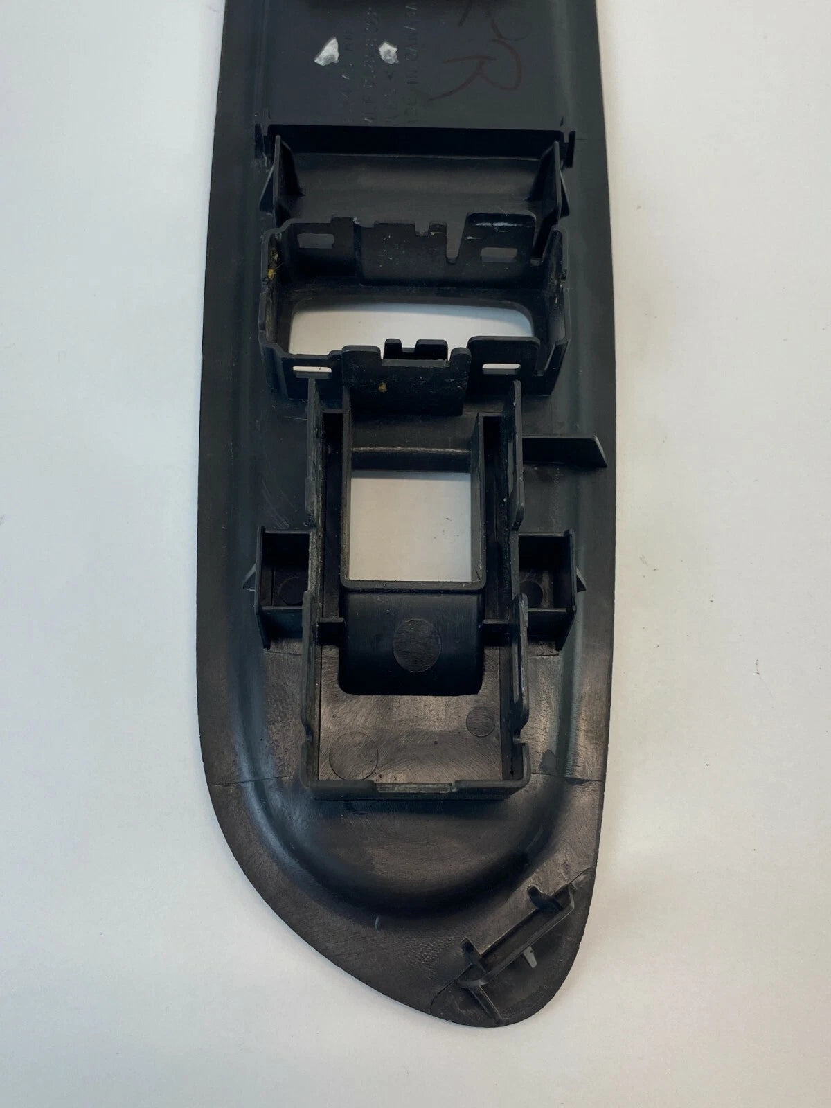 09-12 CHEVROLET TRAVERSE FRONT RIGHT WINDOW SWITCH BEZEL COVER TRIM 25868362