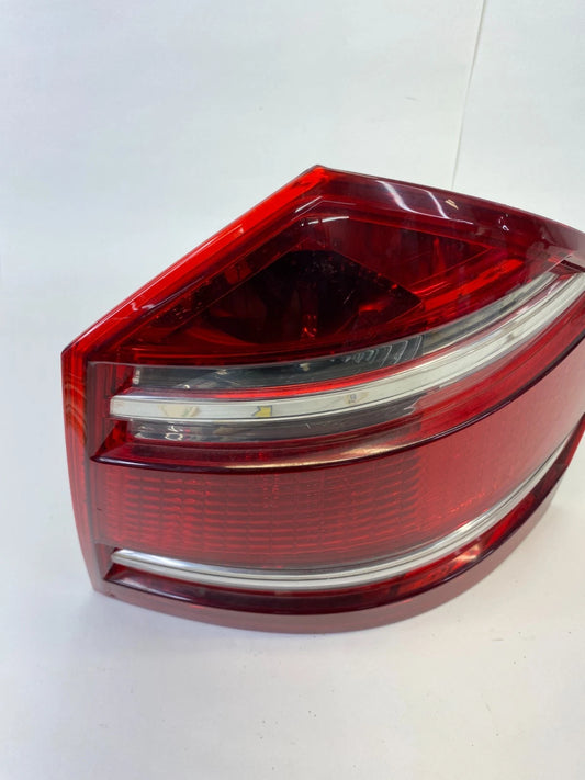 2007-2009 MERCEDES-BENZ GL450 REAR RIGHT SIDE TAIL LIGHT A164-820-05-64 OEM