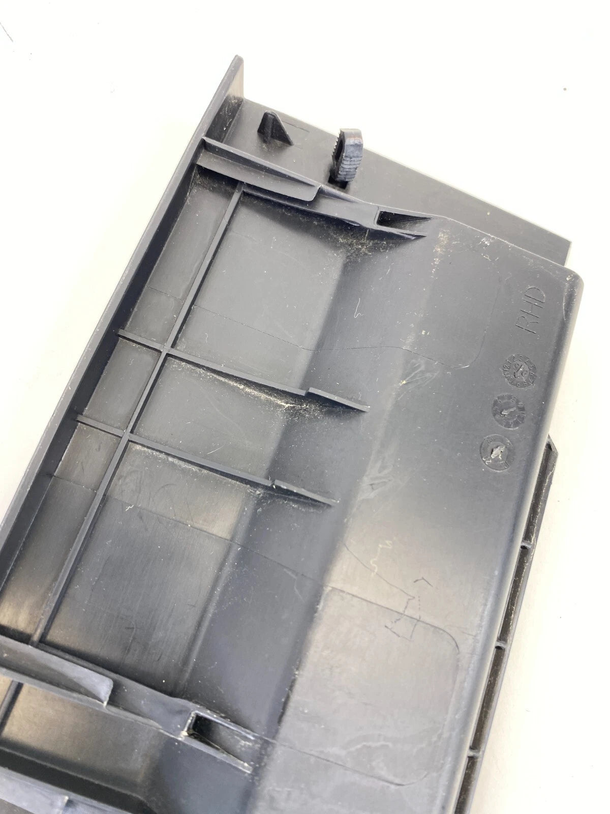 2006 BMW 330XI 330I GLOVE BOX FUSE LID BRACKET COVER BLACK 51167120408 OEM