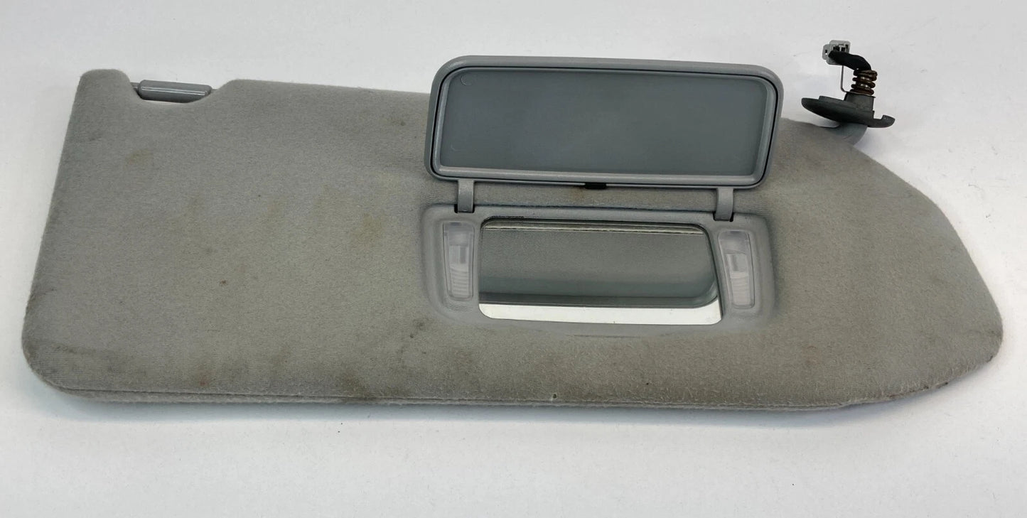 2003 2004 HONDA PILOT RIGHT PASSENGER SIDE SUNVISOR SUN VISOR SHADE W/ LIGHT OEM