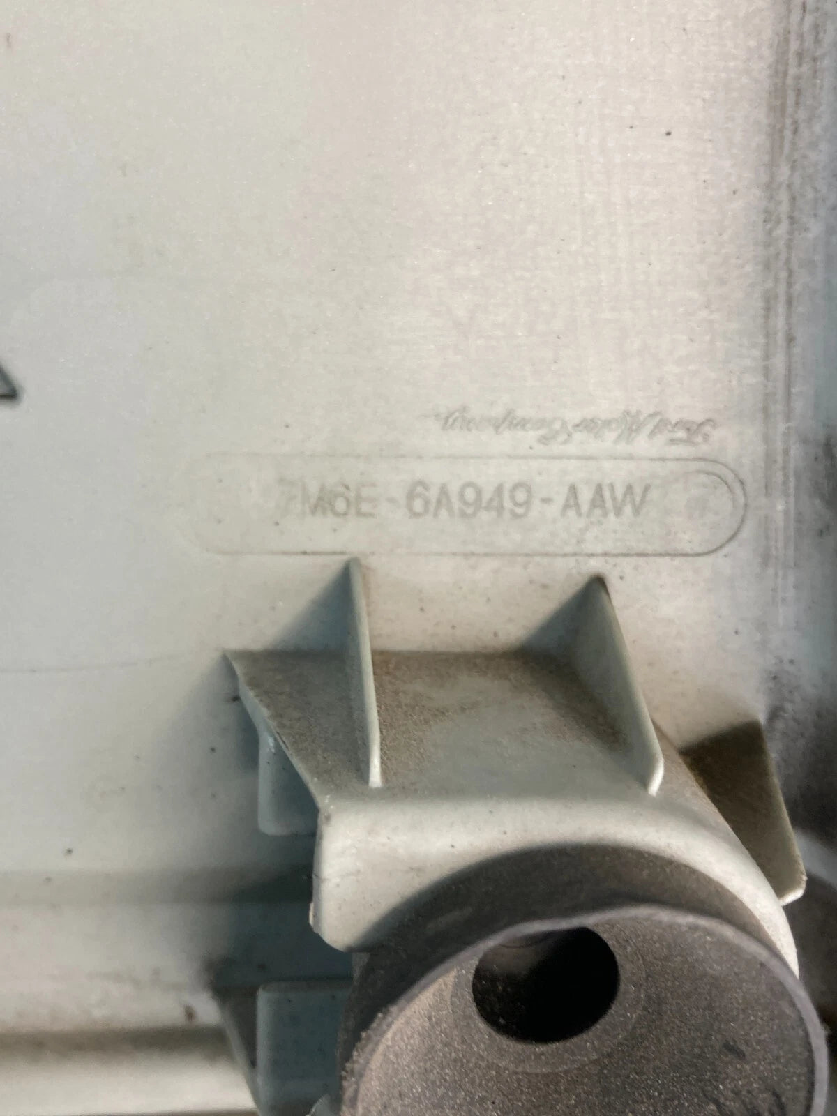 2006-2008 FORD ESCAPE 2.3L 16V HYBRID ENGINE COVER MOTOR TOP LID 7M6E-6A949-AAW
