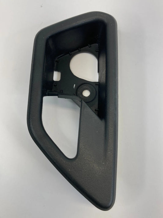 2009 2010 DODGE JOURNEY FRONT RIGHT INTERIOR DOOR HANDLE BEZEL 100000254 OEM