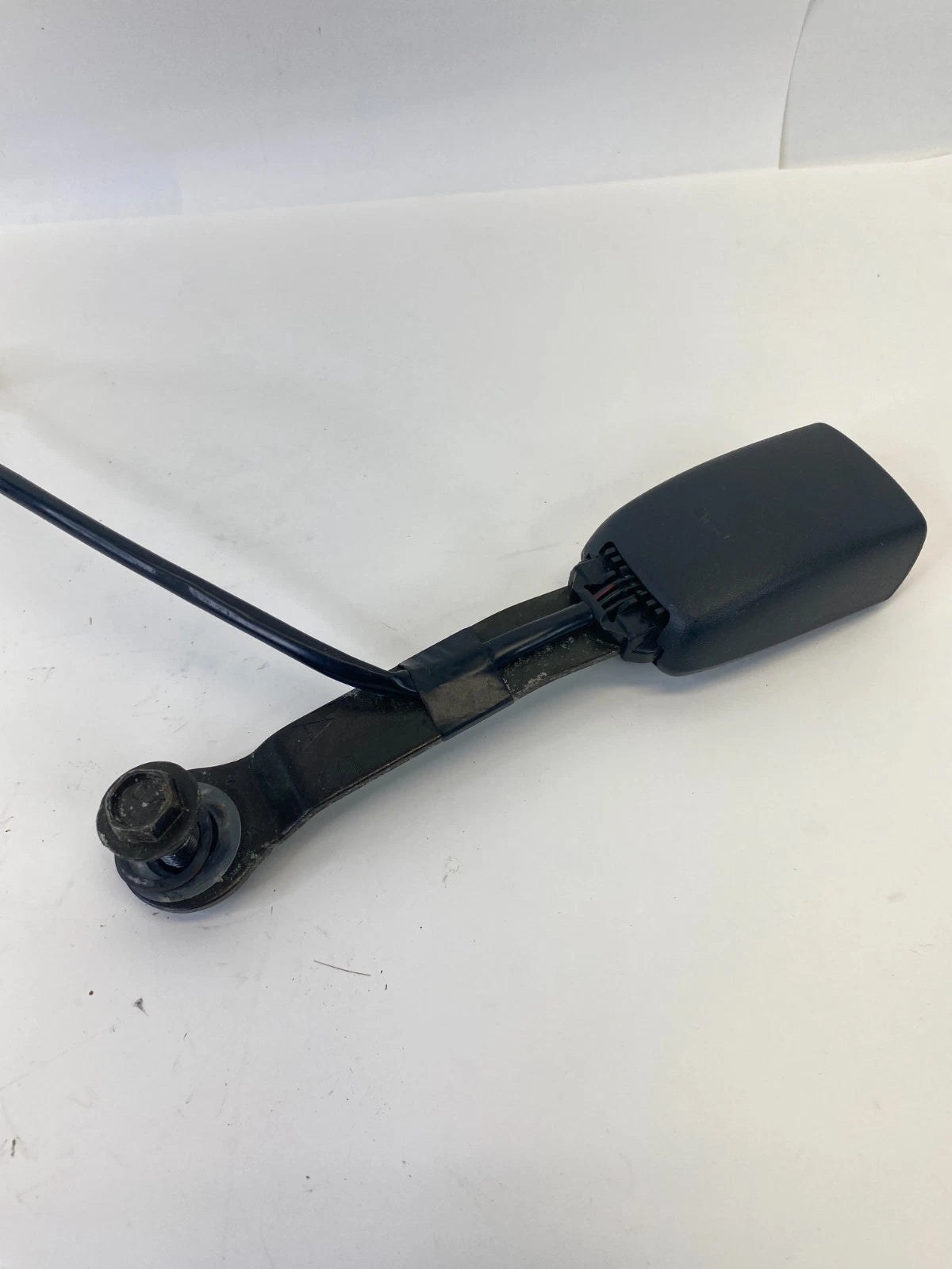 2004-2007 INFINITI G35 SEDAN FRONT RIGHT PASSENGER SEAT BELT BUCKLE E034501 OEM