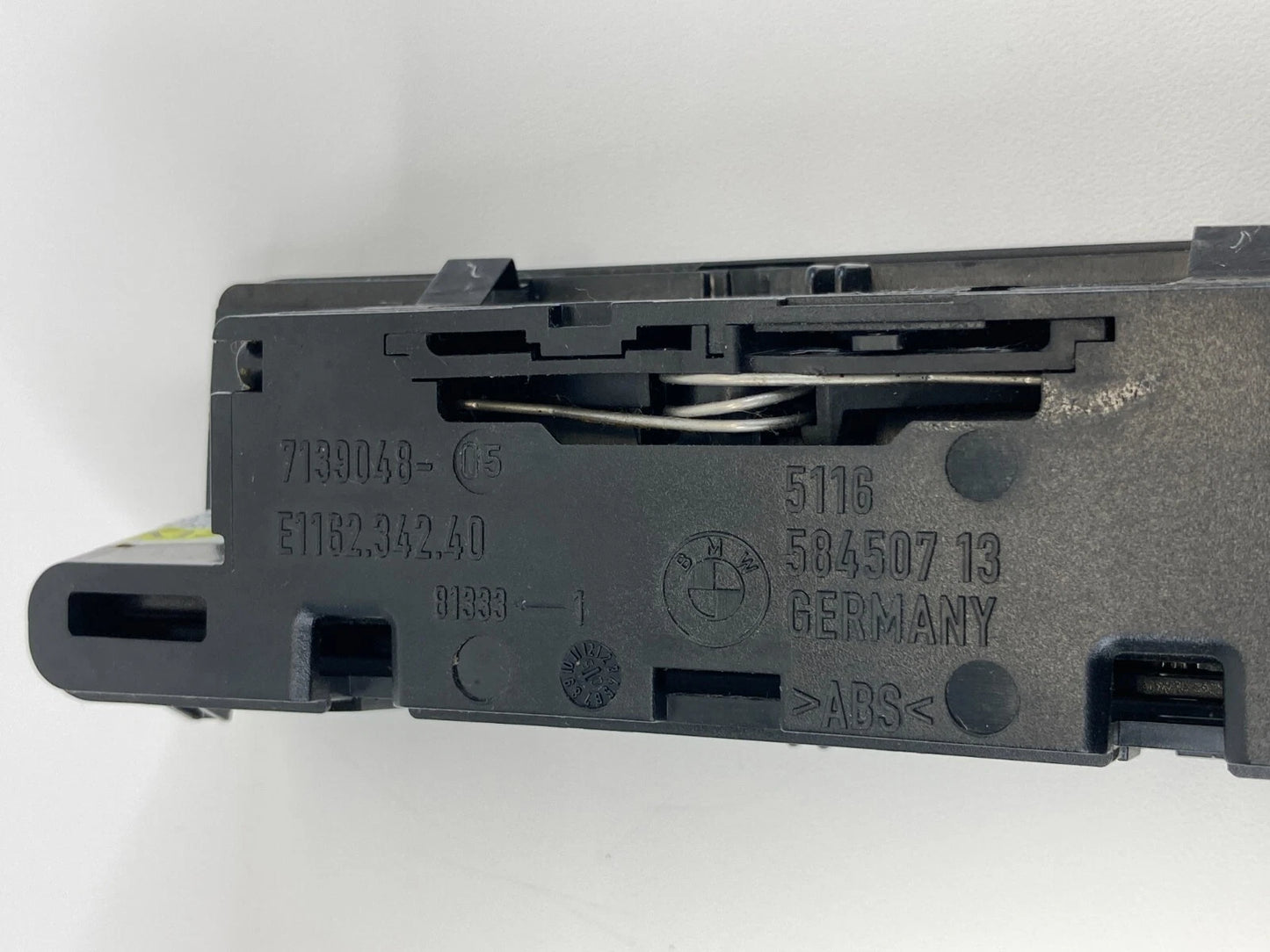 2006 BMW 330I 330XI 325XI 325I REAR CENTER CONSOLE STORAGE ASHTRAY 116234240 OEM