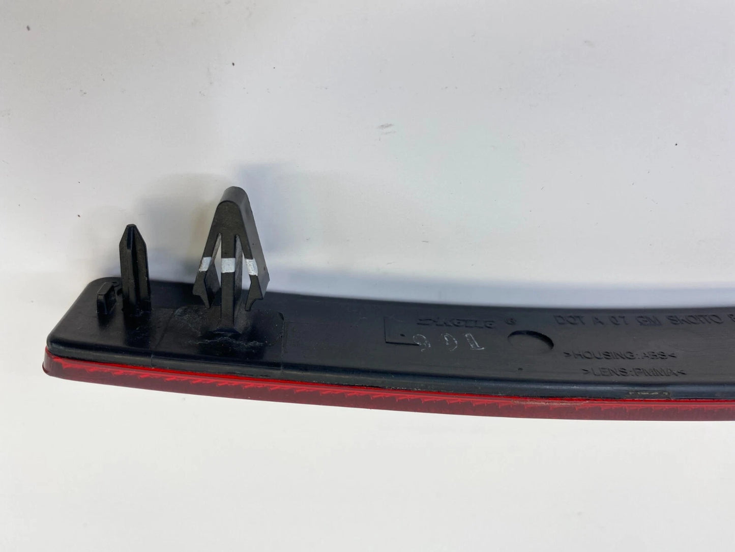 09-12 CHEVROLET TRAVERSE REAR BUMPER LEFT SIDE REFLECTOR LAMP TRIM 25881881 OEM