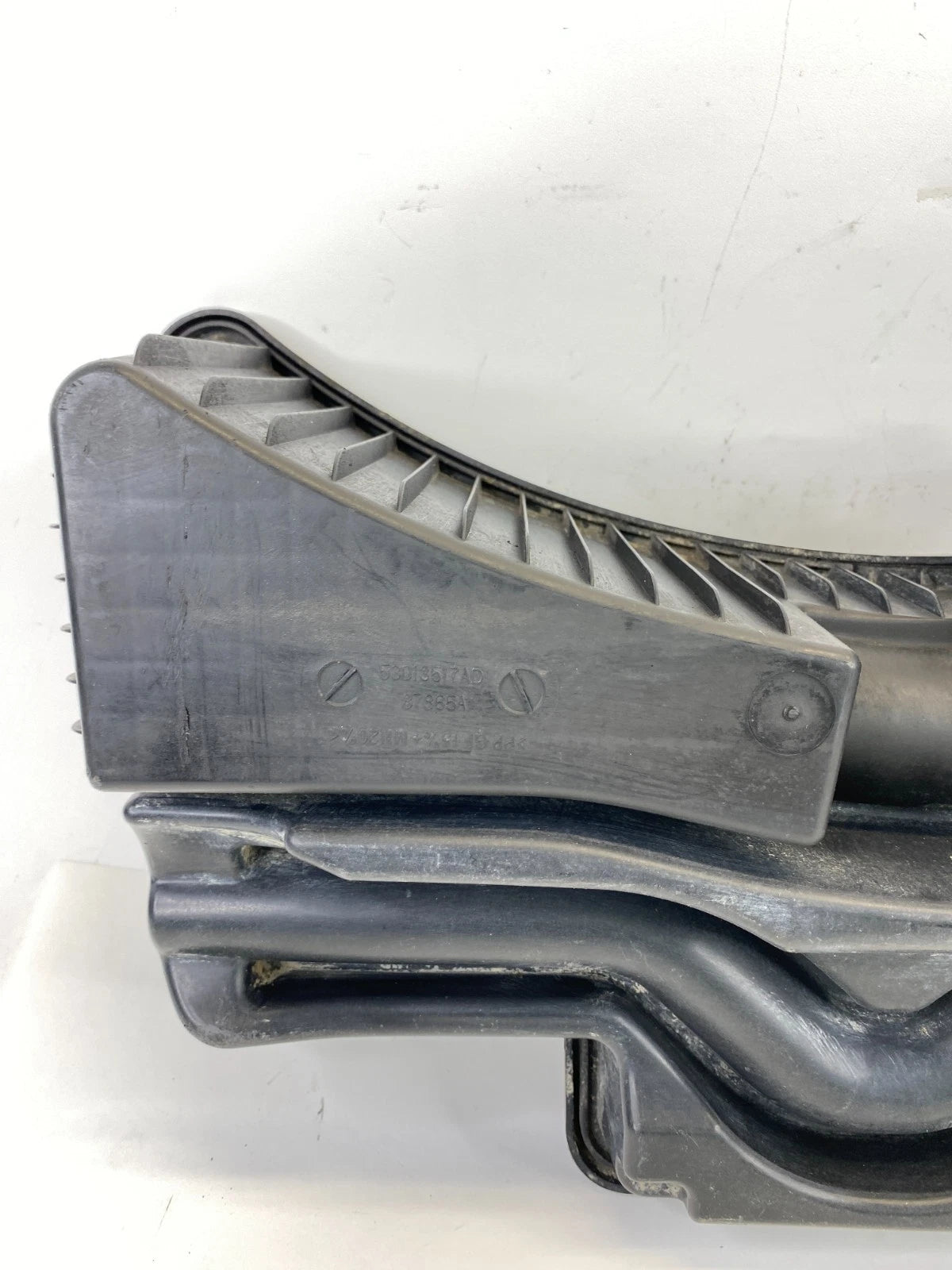 2005-2008 JEEP GRAND CHEROKEE 5.7L AIR INTAKE RESONATOR OEM 53013517AD