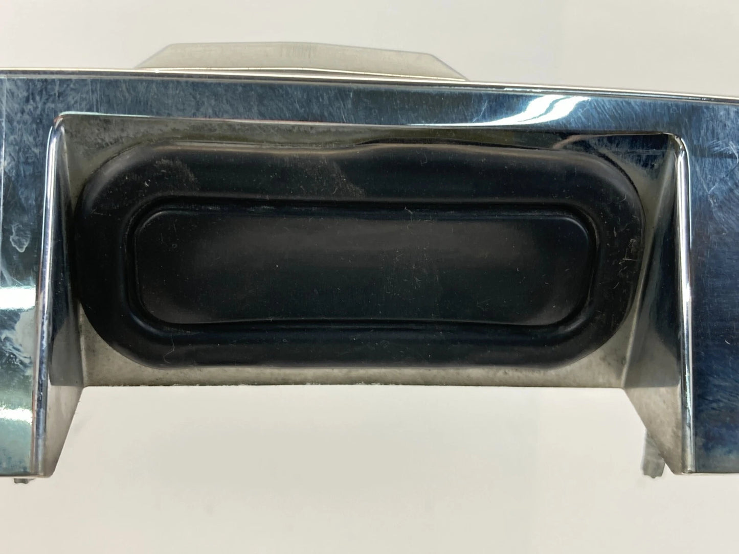 2010-2015 CHEVY EQUINOX LIFTGATE CENTER APPLIQUE MOLDING W/O CAMERA 20879489 OEM