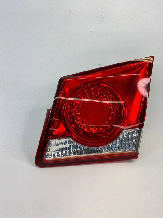 2011-2016 CHEVROLET CRUZE REAR RIGHT PASSENGER INNER TAILLIGHT LAMP 3057KLCP OEM
