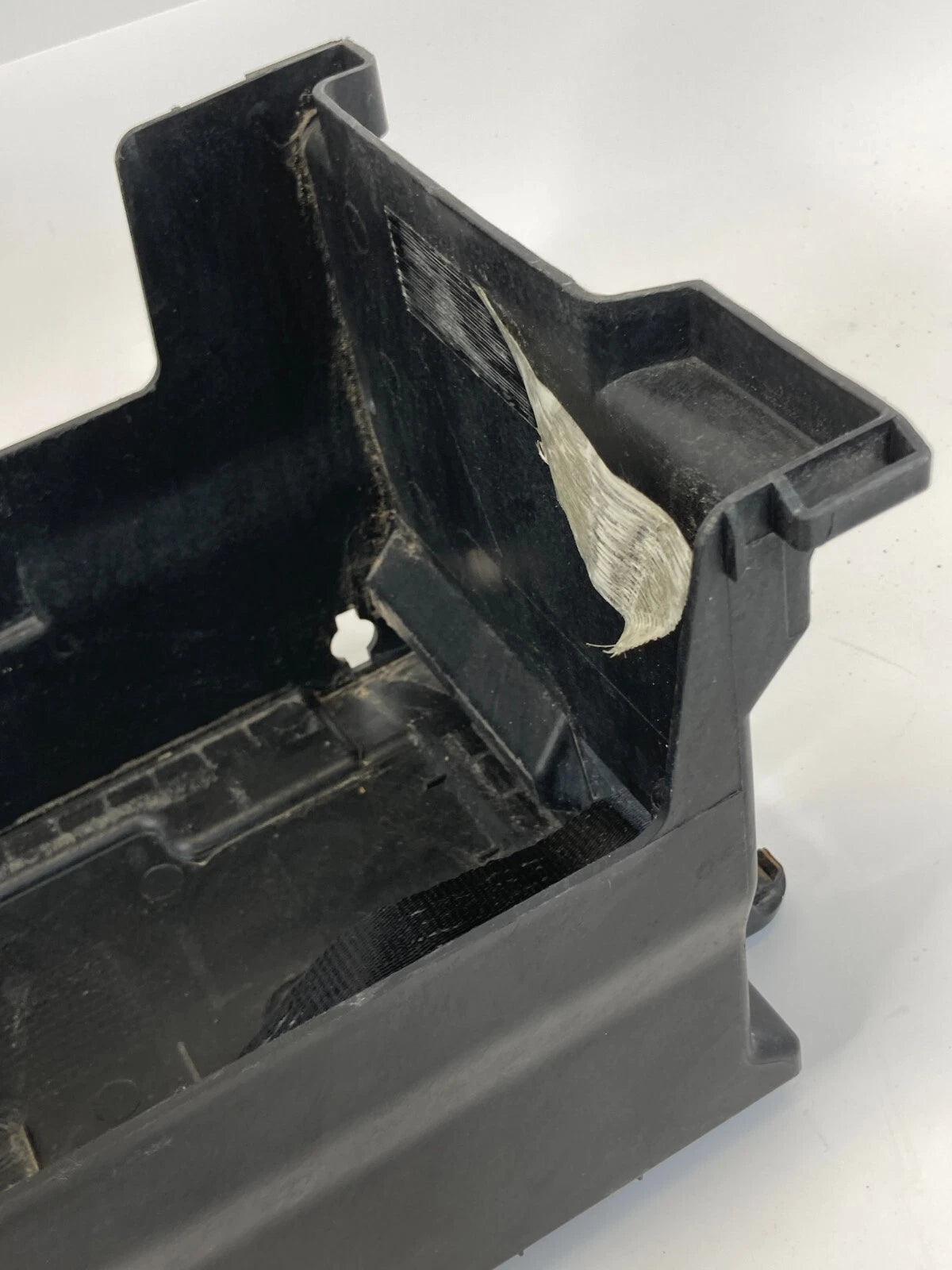 2014 2015 CHEVROLET MALIBU SEDAN BATTERY SUPPORT TRAY PAD HOLDER COVER 23448318