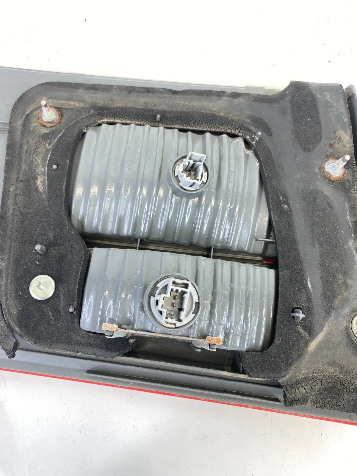 2005-2007 Honda Odyssey Rear Right Inner Trunk Lid Liftgate Tail Light Taillight