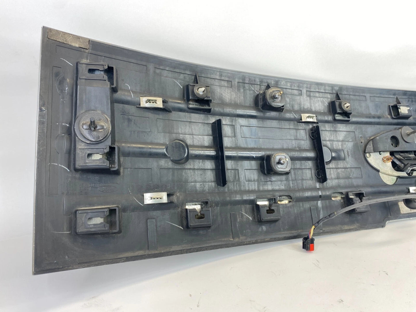 09-12 FORD FLEX TAILGATE LIFTGATE GARNISH MOLDING FINISH W/ CAMERA 8A83-74402A30