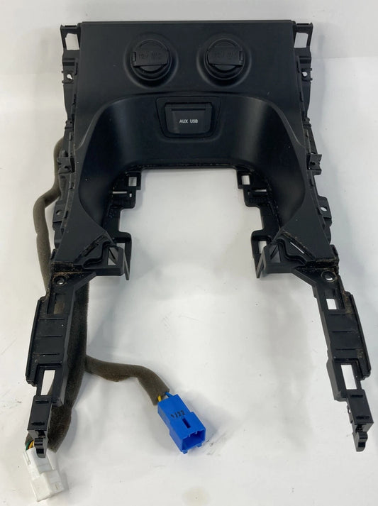 2013-2016 HYUNDAI SANTA FE FRONT CENTER CONSOLE OUTLET BEZEL 84613-2W101 OEM