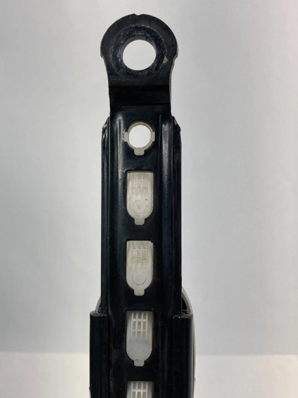 2008-2010 CHRYSLER TOWN & COUNTRY FRONT RIGHT SIDE SEAT BELT ADJUSTER HEIGHT OEM