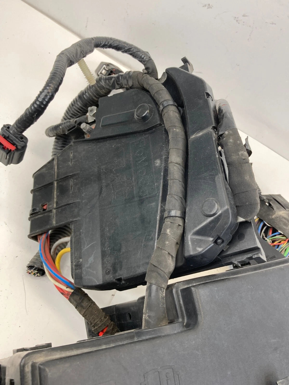 2012-2014 FORD FOCUS 2.0L ENGINE COMPARTMENT FUSE BOX JUNCTION RELAY MODULE OEM