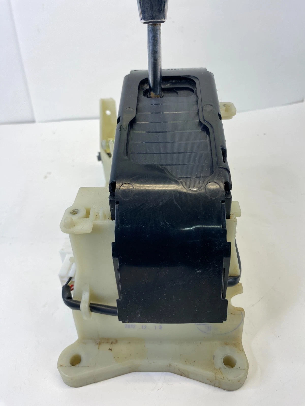 12-14 HYUNDAI ACCENT AT FLOOR SHIFTER SHIFT SELECTOR LEVER HANDLE 467001R220 OEM