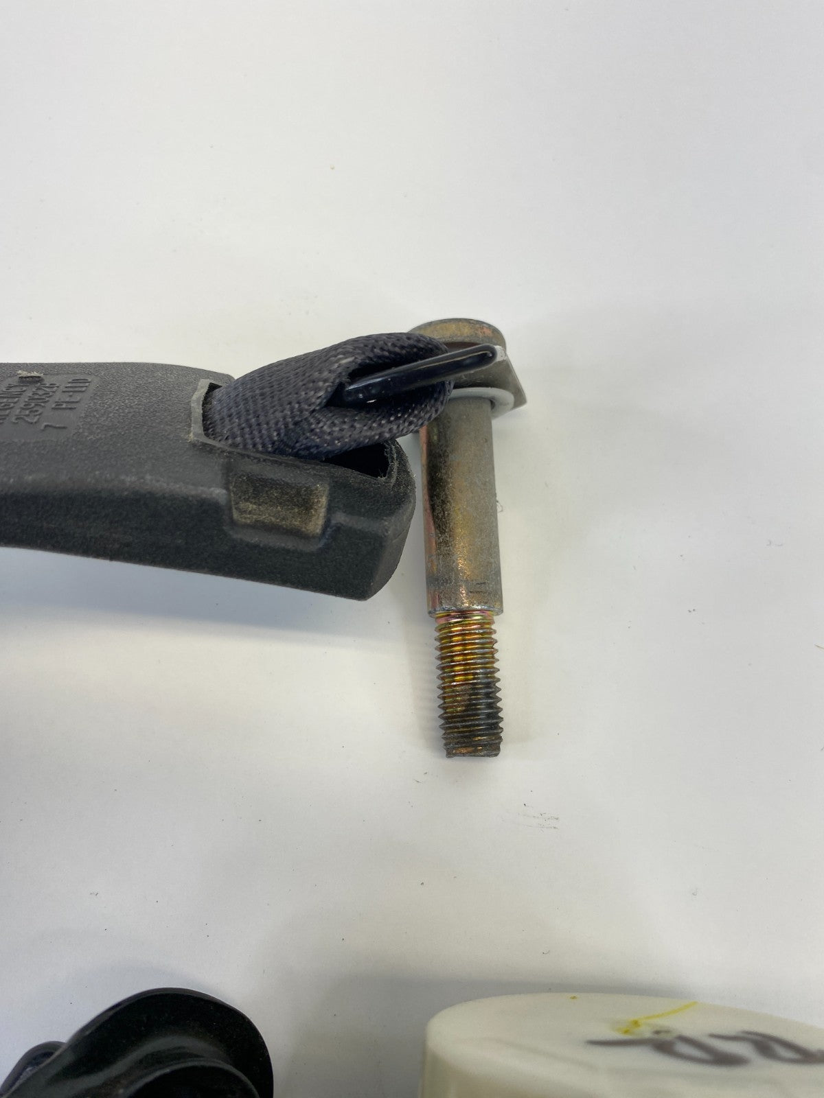 07 08 09 10 11 12 13 14 GMC Yukon Rear Left Back Side Seat Belt Retractor OEM