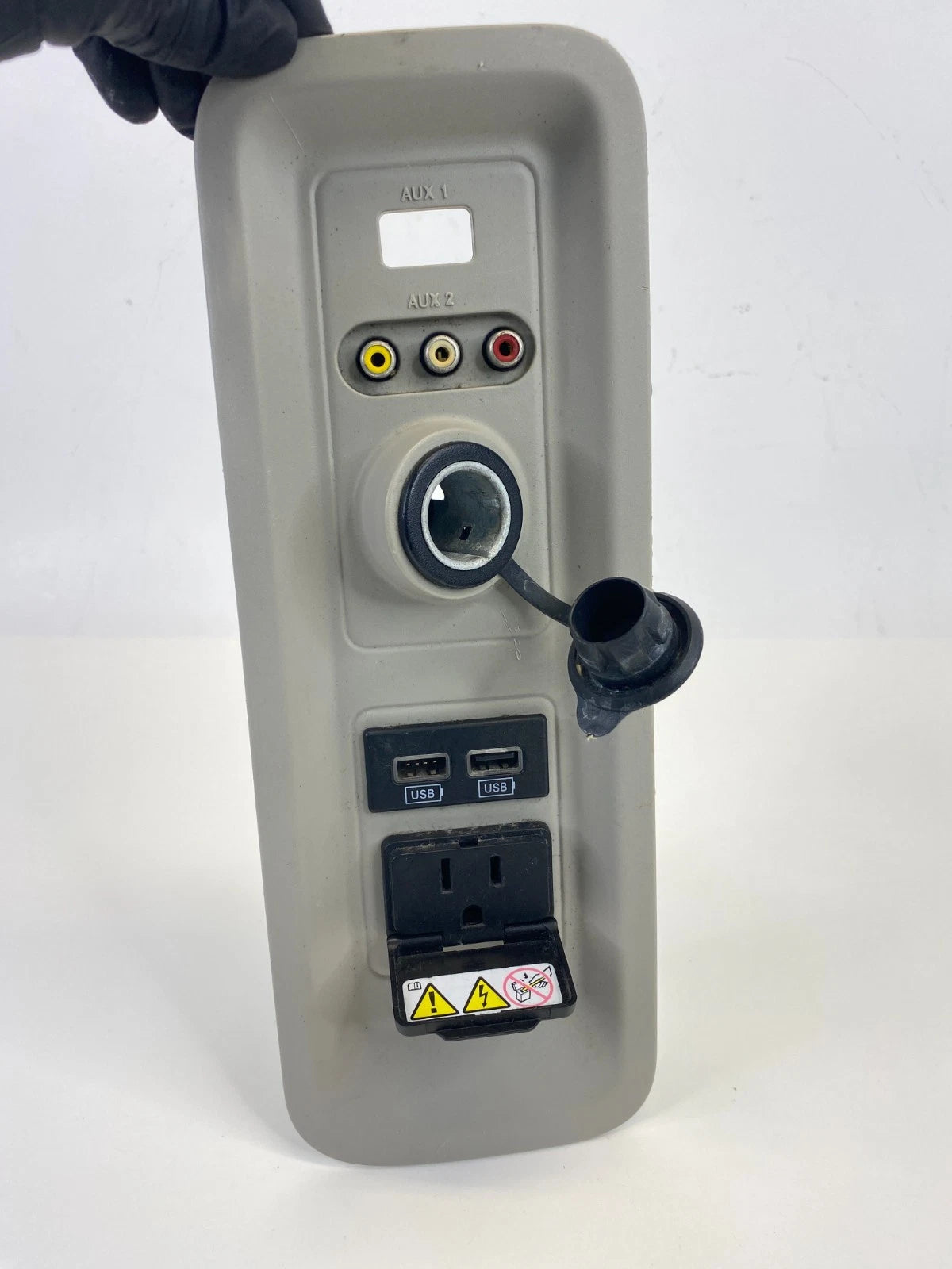 2013-2016 TOWN & COUNTRY REAR POWER OUTLET HOUSING W/USB PORT PANEL 1XF85BD1AA