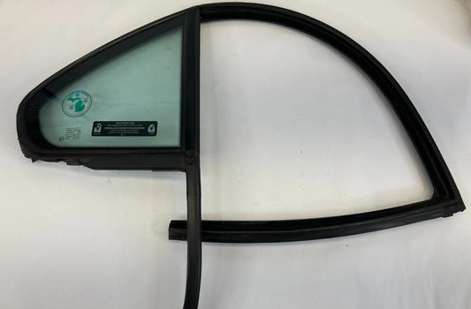 1999-2005 PONTIAC GRAND AM SEDAN REAR RIGHT SIDE DOOR QUARTER WINDOW VENT GLASS