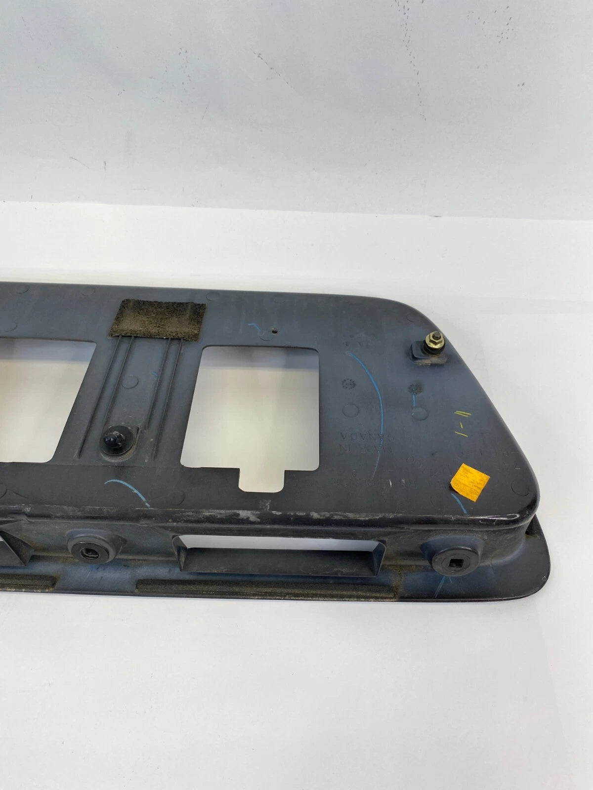 96-00 HONDA CIVIC COUPE REAR FINISH PANEL LICENSE PLATE TRIM 74890-S01-A000 OEM